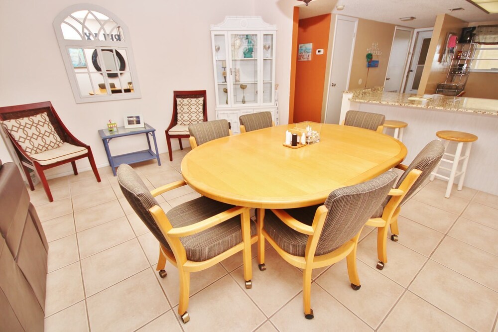 Fantastic Direct Oceanfront Unit With Beautiful Views