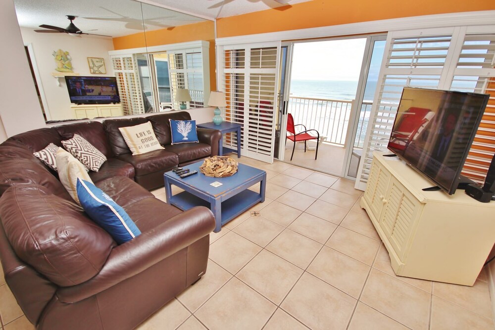 Fantastic Direct Oceanfront Unit With Beautiful Views