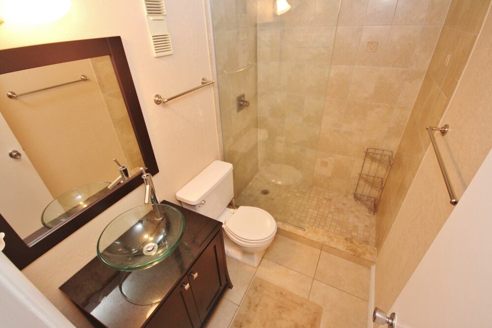 Fantastic Direct Oceanfront Unit With Beautiful Views