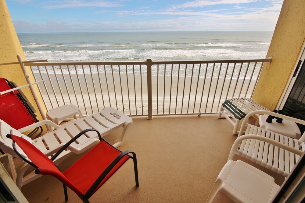 Fantastic Direct Oceanfront Unit With Beautiful Views
