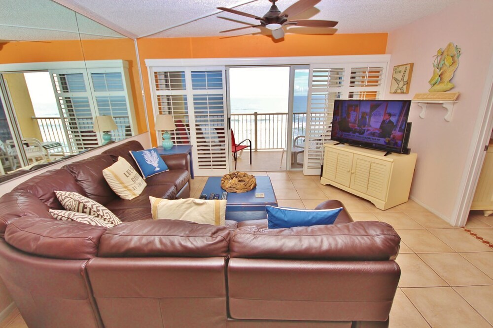 Fantastic Direct Oceanfront Unit With Beautiful Views