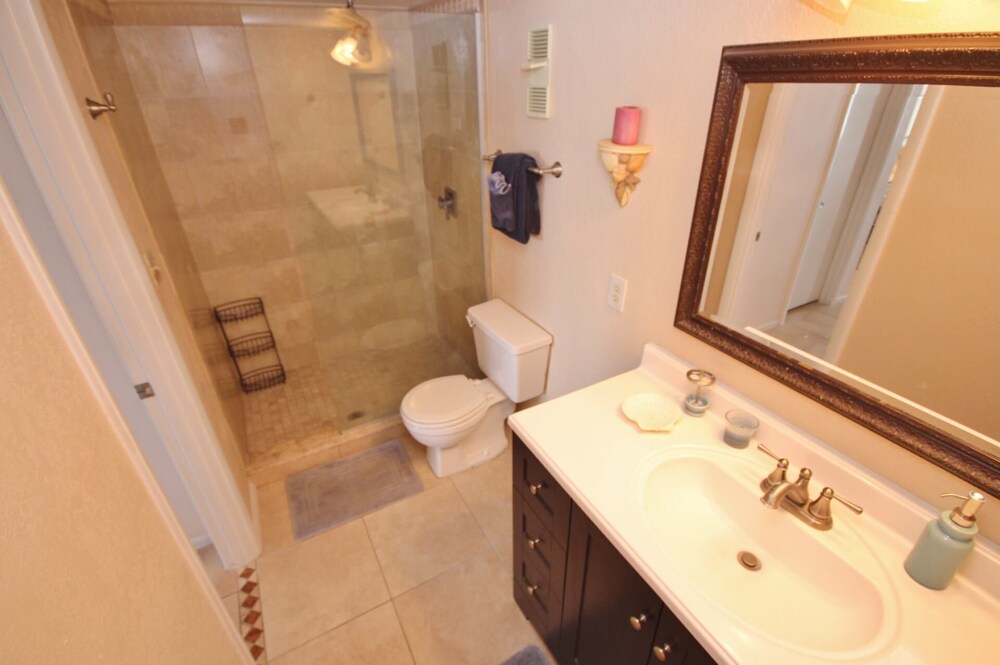 Fantastic Direct Oceanfront Unit With Beautiful Views