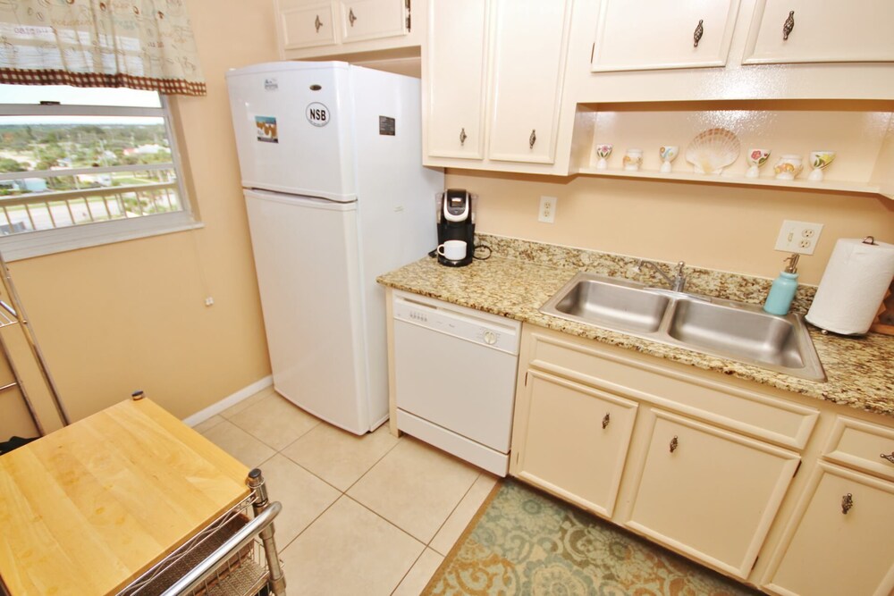 Fantastic Direct Oceanfront Unit With Beautiful Views