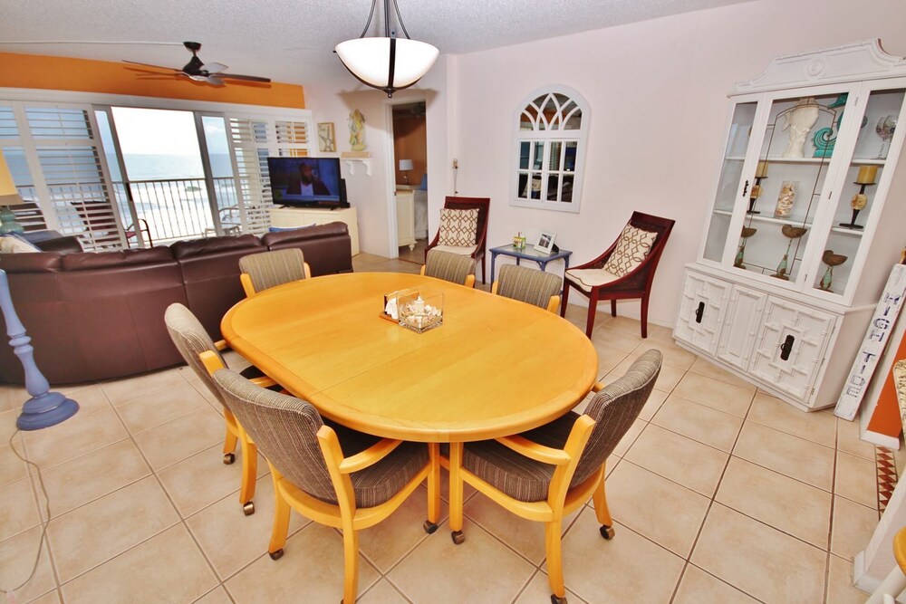 Fantastic Direct Oceanfront Unit With Beautiful Views