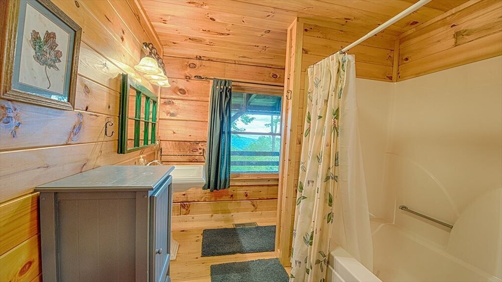 Bathroom, 10 acres of PRIVACY with Awesome View, Hot Tub, Firepit