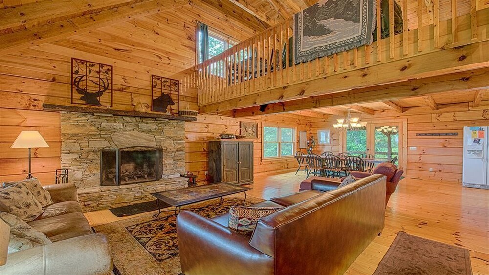 Living room, 10 acres of PRIVACY with Awesome View, Hot Tub, Firepit