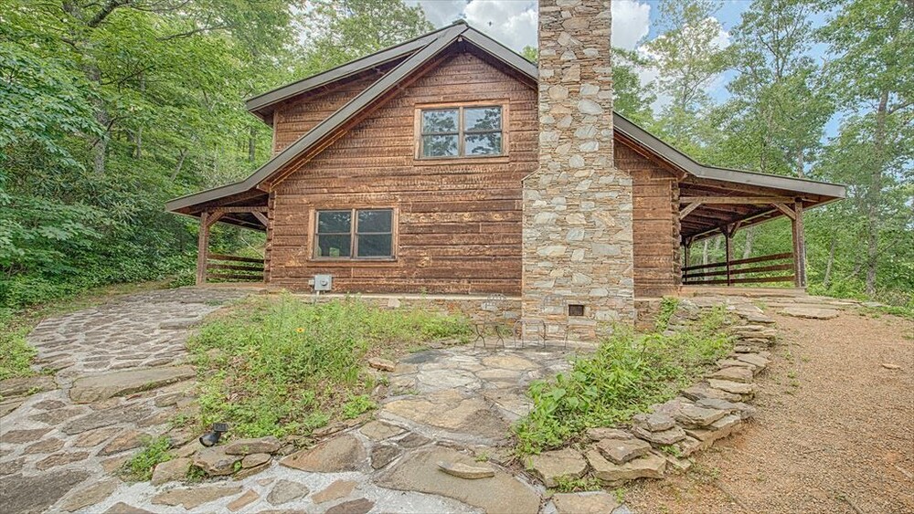 , 10 acres of PRIVACY with Awesome View, Hot Tub, Firepit