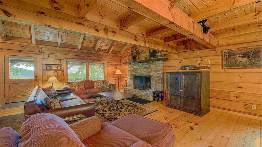 Living room, 10 acres of PRIVACY with Awesome View, Hot Tub, Firepit