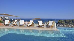 2 outdoor pools, pool loungers
