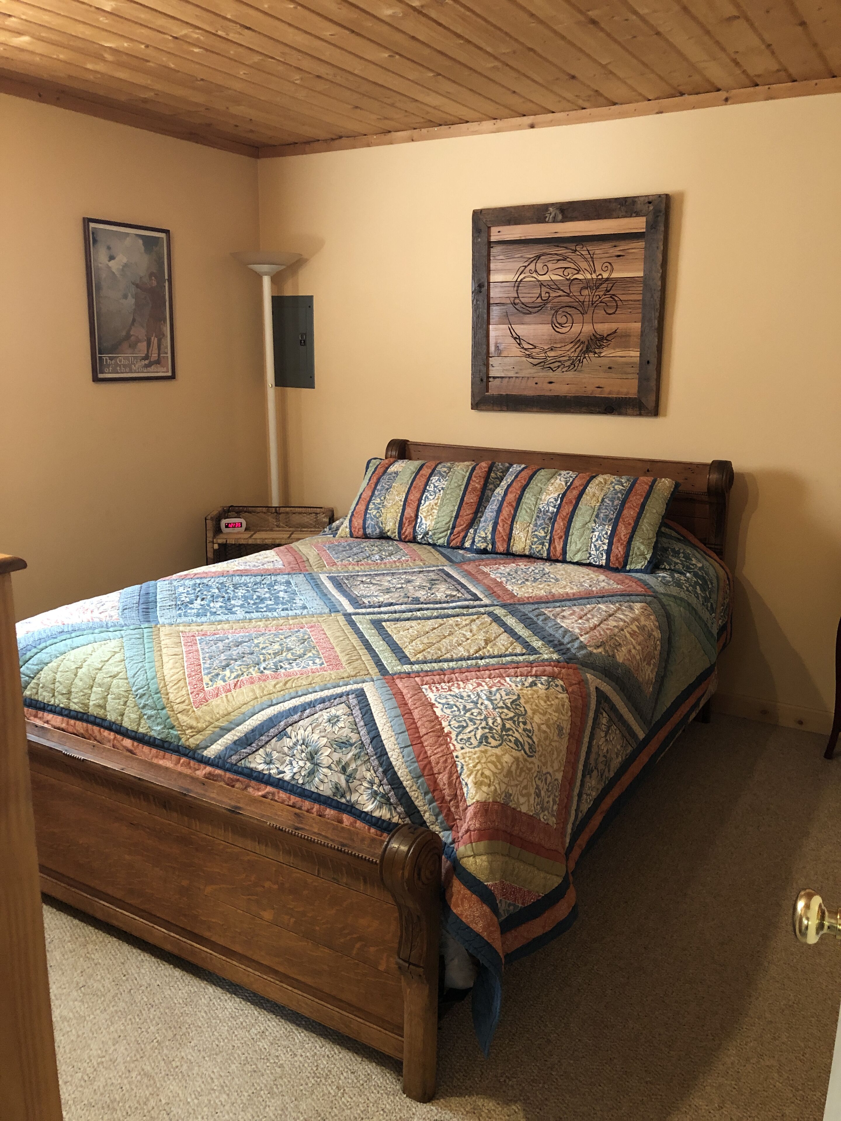 Affordable and cozy family lodging near Schweitzer Mountain Resort in Sandpoint, United States