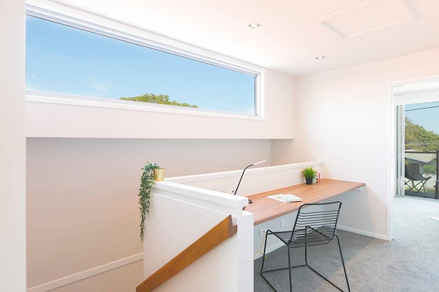 New Designer Home + Parking + Close to Airport