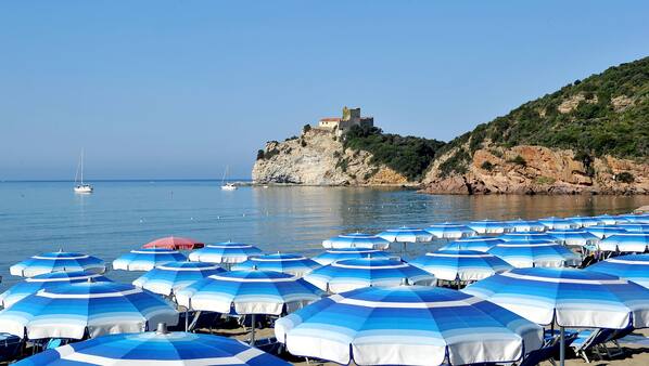 Spiaggia privata nelle vicinanze, lettini da mare, ombrelloni