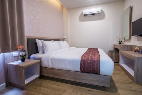 Top 10 Accommodation Near Pantip Plaza From Au 16 Wotif Leela Orchid Hotel