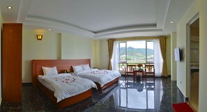 Minibar, desk, free WiFi