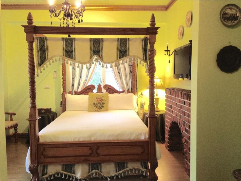 England Castle Bb In Wujie Taiwan Expedia - 