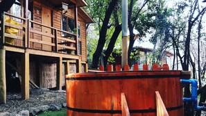 Bañera de hidromasaje al aire libre