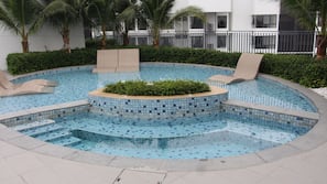 Outdoor spa bath