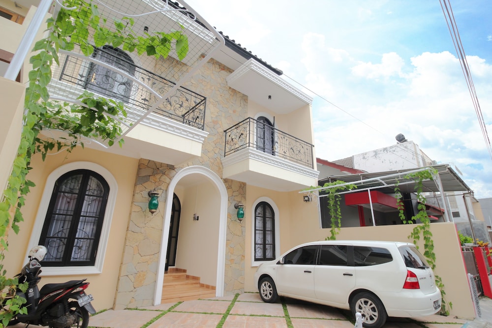 airy eco sleman seturan gang asrama ukdw 8 yogyakarta depok idn