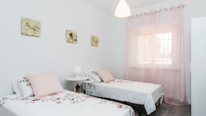 3 bedrooms, iron/ironing board, free cots/infant beds, free WiFi