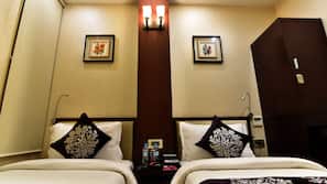 Premium bedding, desk, free WiFi, wheelchair access
