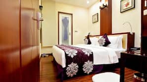 Premium bedding, desk, free WiFi, wheelchair access