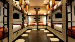 Premium bedding, desk, free WiFi, wheelchair access