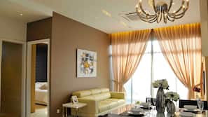 1 bedroom, in-room safe, desk, iron/ironing board