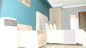 Egyptian cotton sheets, premium bedding, pillowtop beds, desk