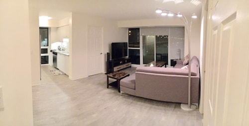 Check Expedia for Availability of Executive 3BR next to Air Canada Ct