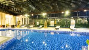 Indoor pool, sun loungers