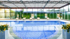 Indoor pool, sun loungers