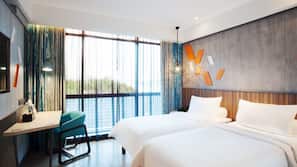Premium bedding, in-room safe, individually decorated