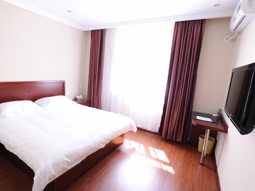 GreenTree Inn Haerbin City Nangang Railway Station Jianzhu Street Express Hotel in Harbin, China