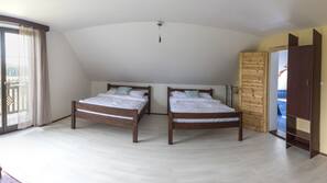 1 bedroom, premium bedding, desk, free WiFi