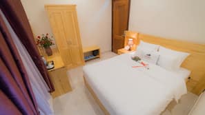 Minibar, desk, free WiFi