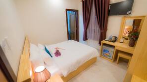 Minibar, desk, free WiFi