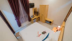 Minibar, desk, free WiFi