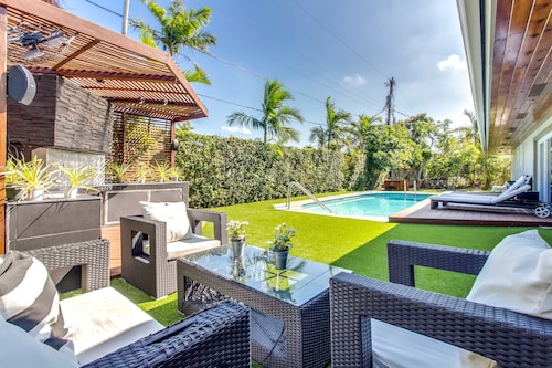 Great Place to stay Villa Lunablu near North Miami Beach