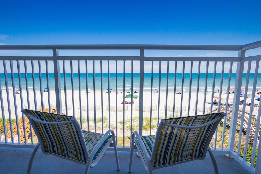 Oceanfront 2BR - FREE Water Park, Aquarium & More! NO DOGS MEMORIAL THRU LABOR DAY! (SSII205)
