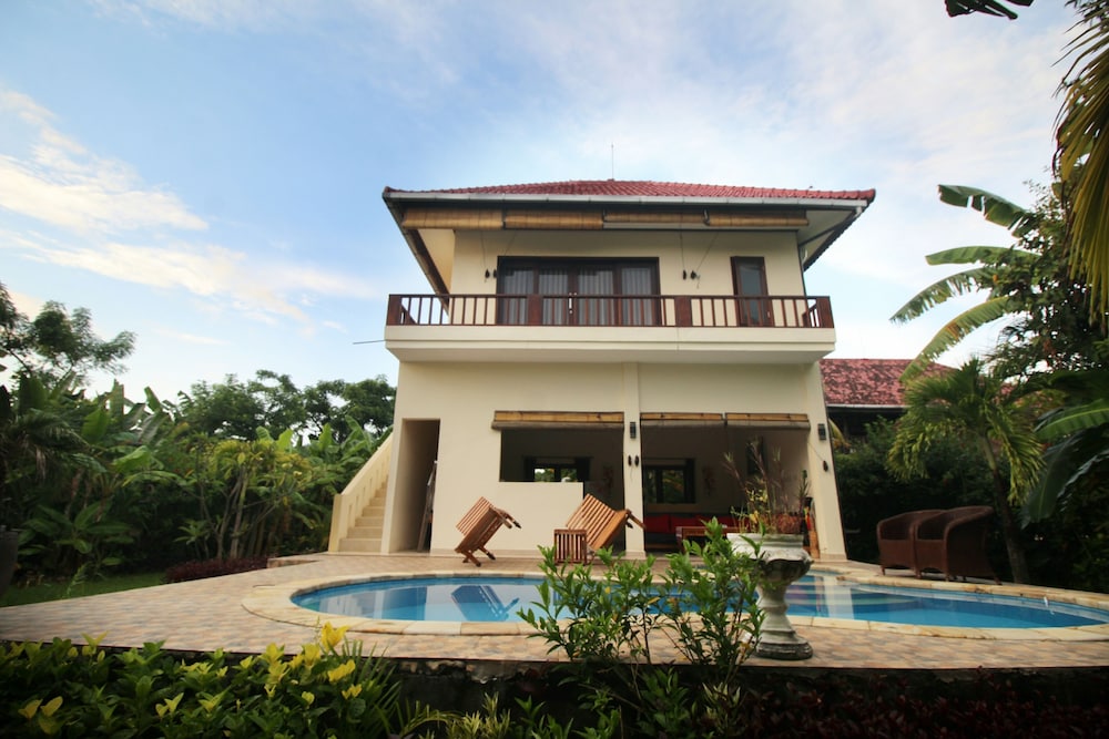 Villa Beranda Kecil Private Garden Swimming Pool And Housekeeper In North Bali In Banjar Hotel Rates Reviews On Orbitz