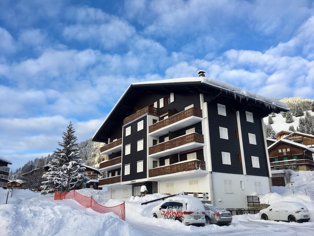 Eperon 8 - Two Bedroom Apartment, Sleeps 6 in Troistorrents, Switzerland