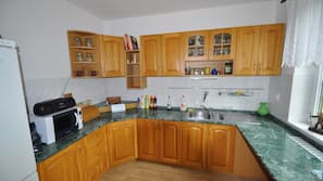 Fridge, oven, stovetop