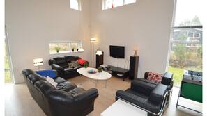 Fernseher, Kamin, DVD-Player