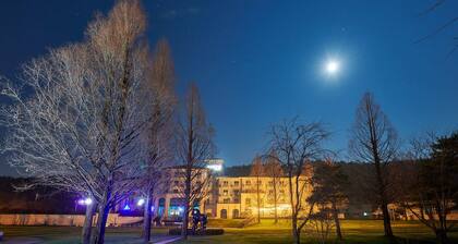 Adonis Hotel