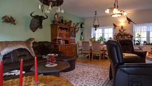 Fernseher, Kamin, DVD-Player, Stereoanlage