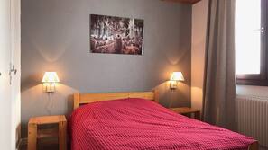 2 chambres, fer et planche à repasser, Wi-Fi, draps fournis