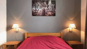2 chambres, fer et planche à repasser, Wi-Fi, draps fournis