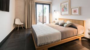 In-room safe, blackout curtains, free WiFi, linens