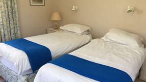 3 chambres, fer et planche à repasser