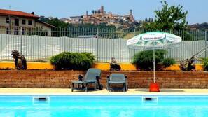Piscine extérieure (ouverte en saison)